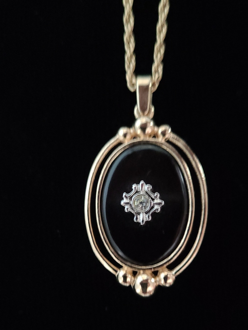 Vintage 1983 Avon Victorian Reversible Pendant Necklace 20" IOB